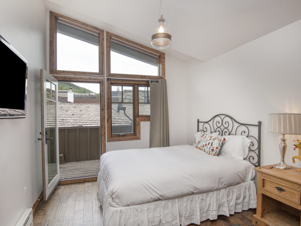 Gorgeous 3 Bedroom Condo in Vail Sleeps 10